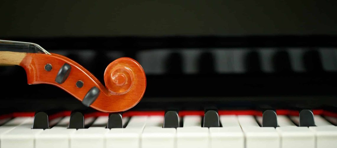 instruments-musique-piano-violon Pourim Adath Shalom synagogue Paris 15 fête juive judaïsme massorti oreilles d'Aman carnaval juif